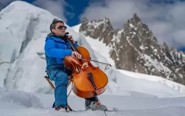 Виолончелото на Готие Капюсон звуча на Монблан преди зала "България"