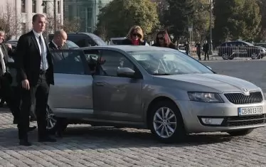 Битката за НСО между Радев и властта стресна службата