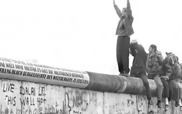 Преди 36 години падна Берлинската стена