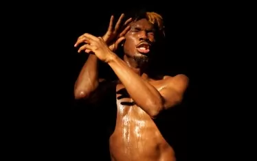  Сцена от „Черно“ на Oulouy (Испания)