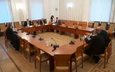 Депутати идват в НС за заплати, но не и за работа