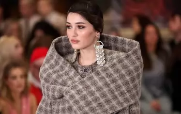  Модел от колекцията на Пол Костело, представена в Лондон този февруари.