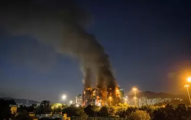 Огромният пожар се виждаше от километри.