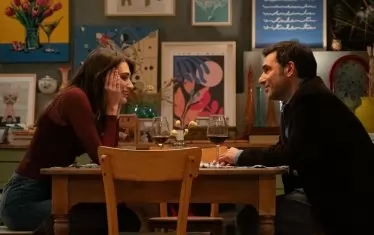 Дженовезе кръстосва Уди Алън с "Отвътре навън"