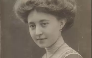 Снимка на младата Бистра Винарова.