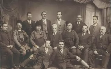 Ген. Атанас Каишев (седнал, в средата) с участници в ХІІІ редовен конгрес на Тракийската организация. София, 1928 г.