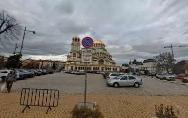Народното събрание се отказа от паркинга на пл. "Св. Александър Невски"
