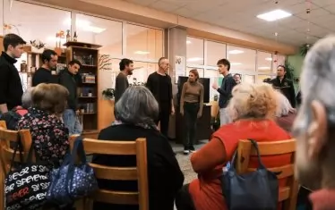  Актьорите от Народния театър очароваха най-благодарната публика.