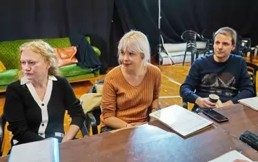  Гергана Плетньова, София Бобчева и Христо Терзиев по време на първа репетиция днес.