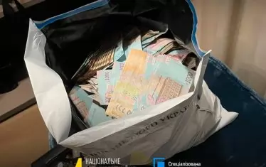  Разследващите органи публикуваха и снимки на парите, намерени в имоти на заподозрените по делото