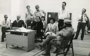 Атанас Кръстев (Начо Културата), Александър Поплилов, Георги Божилов-Слона, Иван Кирков, Петър Брайков, Димитър Киров по време на журиране на изложба.