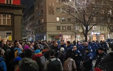 Полицаите не пуската хората по "Дондуков"