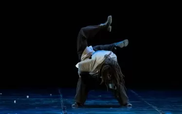  Сцена от танцовото представление Quo Fugio