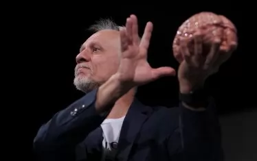  Героят на Иван Бърнев разсъждава кои части на мозъка сме в състояние да контролираме. 