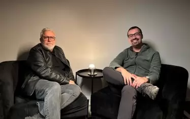 Актьорът Владо Пенев и авторът Васил Попов.