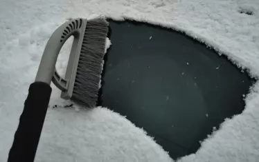 Какво не трябва да се прави с колата в студа