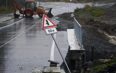 Къмпинг "Арапя" е наводнен, а дига на река се скъса