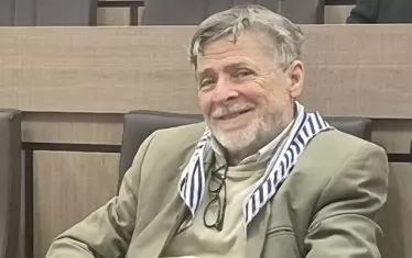  Руси Чанев избягва публичността, но дойде лично да получи почетното звание от любимия си град. 