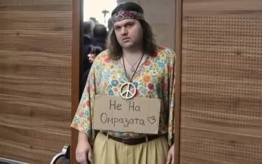 Цял ден политиците се състезаваха с циркове за пред Gen Z