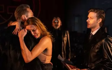  Младият Константин Станчев - син на Койна Русева, е юридически съветник на фамилията Глембаеви.