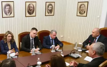 ИТН поиска да се върнат на Радев колите на НСО