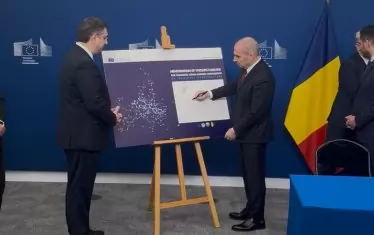 Дунав е гръбнакът на Европа. Новите мостове са ключови,  - не като двустранни проекти, а като европейска инфраструктура, която укрепва единния пазар, осигурява военна мобилност и превръща оста Север–Юг в работеща“, подчерта министър Караджов. 