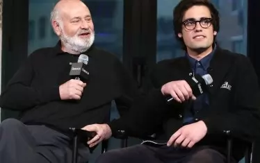 Роб Райнър и синът му Ник през 2016 г., когато работят заедно върху филма Being Charlie.