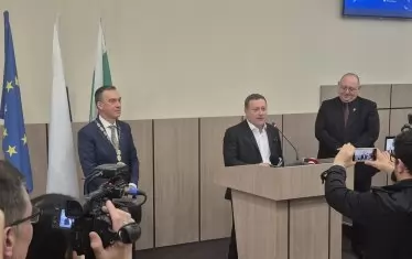  Актьорът и шоумен Димитър Рачков благодари от трибуната за отличието. 