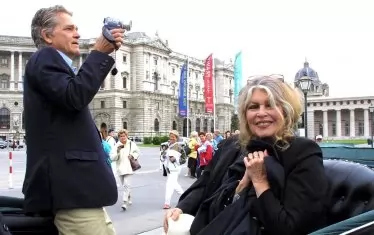  Актрисата и съпругът ѝ Бернар Ормал във Виена през 2002-ра.