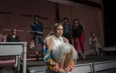  Младата актриса Кремена Славчева - "детската" гледна точка към събитията. 