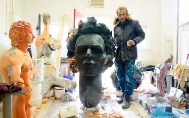 Косьо Минчев в ателието си.