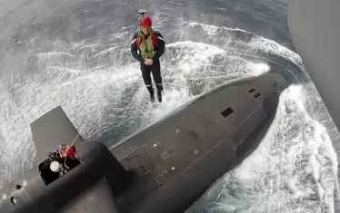 Макрон обяви, че започва строеж на нов самолетоносач