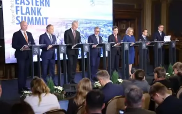  Лидерите на страните от Източния фланг на НАТО по време на заключителната пресконференция