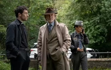 Даниел Крейг (в средата), Джош О'Конър и Мила Кунис