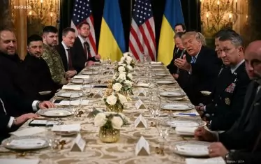  Двете делегации седнаха да обядват по време на преговорите. Тръмп посъветва журналистите да идат да хапнат на улицата