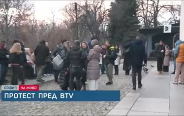 Десетки се събраха на протест пред bTV