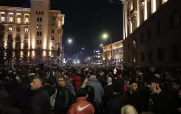 Центърът на София отново бе залят от море от протестиращи срещу сегашното правителство и коалицията, която го крепи.