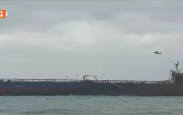 Още четирима моряци бяха евакуирани от танкера край Ахтопол