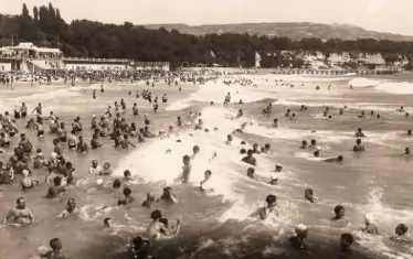 Постигнатата промяна на статута на Варна в курортен град, благодарение на Йордан Пекарев, довежда до бързо увеличаване на броя на туристите.