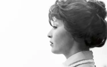  Във филма "Звезди в косите, сълзи в очите".