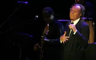 Испанската прокуратура свали обвиненията от Хулио Иглесиас