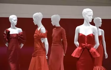 Из изложбата "Хоризонти - Червено" на фондацията на Валентино през юли 2025 г. в Рим.