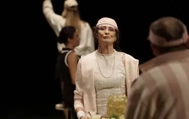  Жана Рашева като пресметливата Зинаида Савишна.