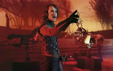 Дон Жуан на Филип Грей е доста различен герой от този, който познаваме от пиесата на Молиер.