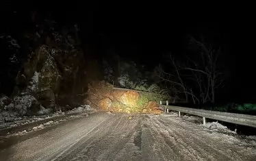 Свлачище затвори пътя между Девин и Смолян