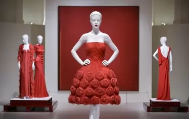  Из изложбата "Хоризонти - Червено" на фондацията на Валентино през юли 2025 г. в Рим.