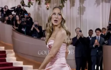  Водещата на шоуто Ники Глейзър