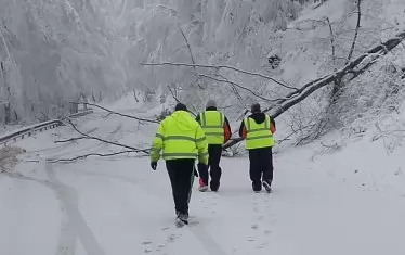 Поледица и сняг идват в неделя