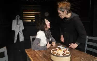  Брета и Клара (Кристина Янева и Светлана Янчева) са зациклили в миналото.