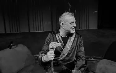  Героят на Христо Мутафчиев дърпа конците в историята.